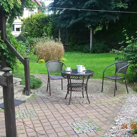 Otium Z Prywatnym Ogrodem Apartman
